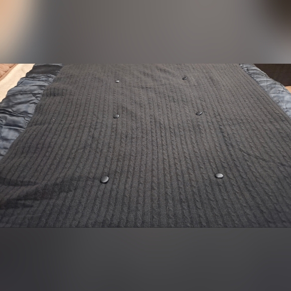 Kumi Kookoon Luxurious Silk and Cashmere Throw Blanket In Indigo - Picture 2 of 8